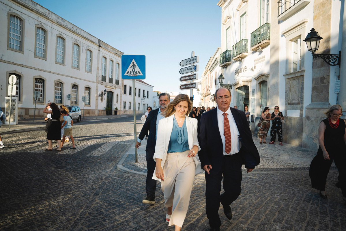 margaridalopes's tweet image. 🏛️ O Arco da Vila, em Faro, é passagem e permanência. A sua requalificação devolve-lhe a dignidade histórica e reforça o património como bem comum, feito de memória, cuidado e compromisso coletivo.
#Cultura