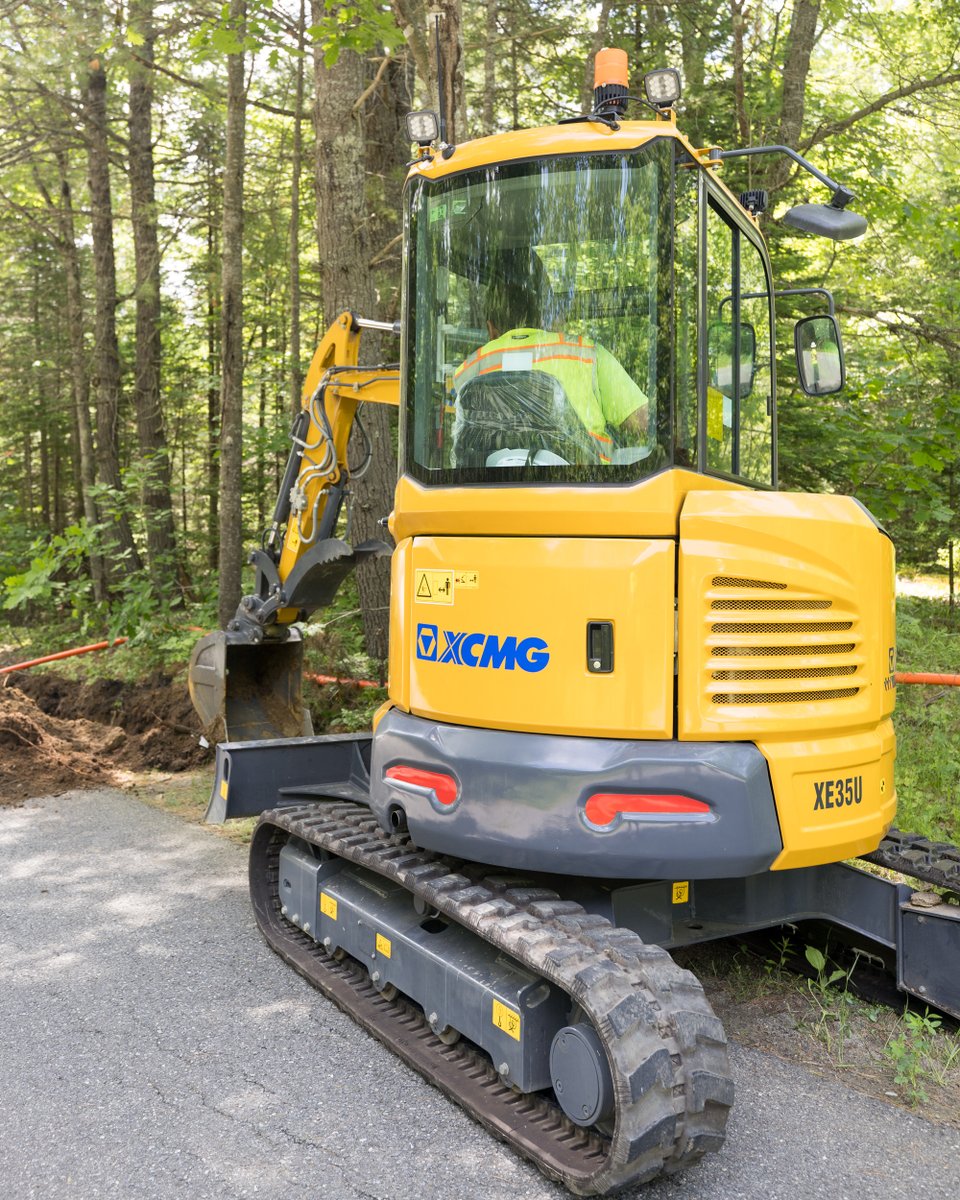 207HawkeyeFiber's tweet photo. Before the fiber goes in, the groundwork has to happen—literally!

#fiberoptics #broadband #telecom #mainefiber #highspeed #internet https://t.co/dE4wfGaUXE