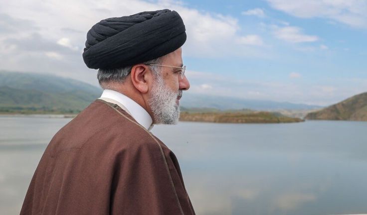 Abdul_Majid33's tweet image. اگر الان بود
یا در سفر استانی بود
یا در روستایی دور افتاده
یا جلسه بررسی عملکرد وزیران و معاونان
یا در مراکز کنترل آب و برق شهرها و استانها
یا مصاحبهای برای اعلام پیام اقتدار ایران
یا در سفر خارجی برای تقویت سیاسی اقتصادی کشور
خلاصه هرجایی بود جز در اتاق کار یا پشت پرده