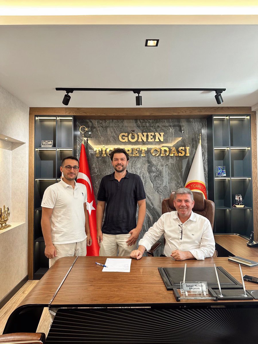 Yönetim Kurulu Başkanımız İsmail MUTLU, 23 Temmuz 2025 Çarşamba günü odamıza kaydını gerçekleştiren TÜRKAY KUYUMCULUK işletme sahibi Emre TÜRKAY’a hayırlı olsun dileklerini iletti. Kayıt işlemleri sırasında Mali Müşavir Recep AYDIN da hazır bulundu.