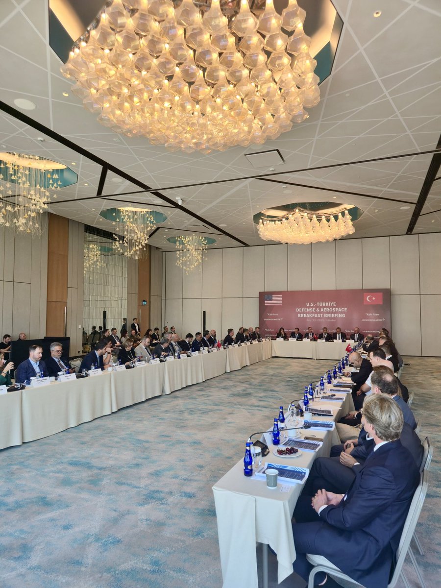 taikofficial's tweet photo. Dünyanın en büyük Savunma Sanayii fuarlarından biri olan @idefintl marjında #TAİK olarak @USChamber ve #ATBR iş birliğinde Türkiye-ABD Savunma Sanayii ve Havacılık Yuvarlak Masa Toplantısı düzenledik.
Türkiye ve ABD arasındaki savunma sanayii iş birliğinin derinleştirilmesine katkı sağlayacak toplantımızda; 🇹🇷-🇺🇸 firma temsilcileri, savunma ve havacılık alanındaki iş birliği imkânlarını, ortak üretim modellerini ve teknoloji paylaşımını ele aldı.
Stratejik ortaklığımızı savunma sanayiindeki iş birlikleriyle daha da ileri taşımak için çalışmalarımıza devam ediyoruz.
/ / /
On the margins of #IDEF2025 — one of the world’s largest defense industry exhibitions — we hosted the Türkiye–U.S. Defense and Aerospace Roundtable in partnership with the U.S. Chamber of Commerce and #ATBR.
The meeting brought together leading 🇹🇷 and 🇺🇸 industry representatives to explore opportunities for collaboration in defense and aerospace, including joint production models and technology sharing.
We remain committed to deepening our strategic partnership through enhanced cooperation in the defense sector.