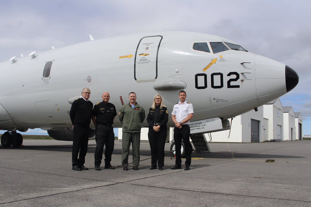 USFleetForces's tweet image. 🇺🇸🤝🇫🇷 🤝🇮🇸📍ICELAND – U.S. Navy VP-46 & VP-69 met with French & Icelandic officials, touring the FREMM Normandie & P-8A Poseidon to enhance NATO readiness. 🌍⚓️ #USNavy #VP46 #VP69 #NATOAllies #MaritimePartnership #Iceland #FREMM #P8Poseidon #StrongerTogether #6thFleet