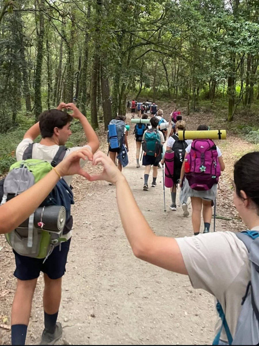 Los jóvenes Spínola están disfrutando de los últimos días en sus experiencias de verano.
Tres destinos distintos, pero unidos por un mismo propósito la entrega. Bien en el Camino, en la misión rural o con la compleja realidad de Melilla.

Lo vivido dejará huella en sus vidas.