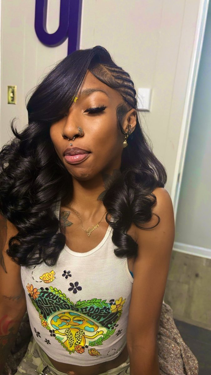 Jaelesbe's tweet image. New hair 🌚💕💕