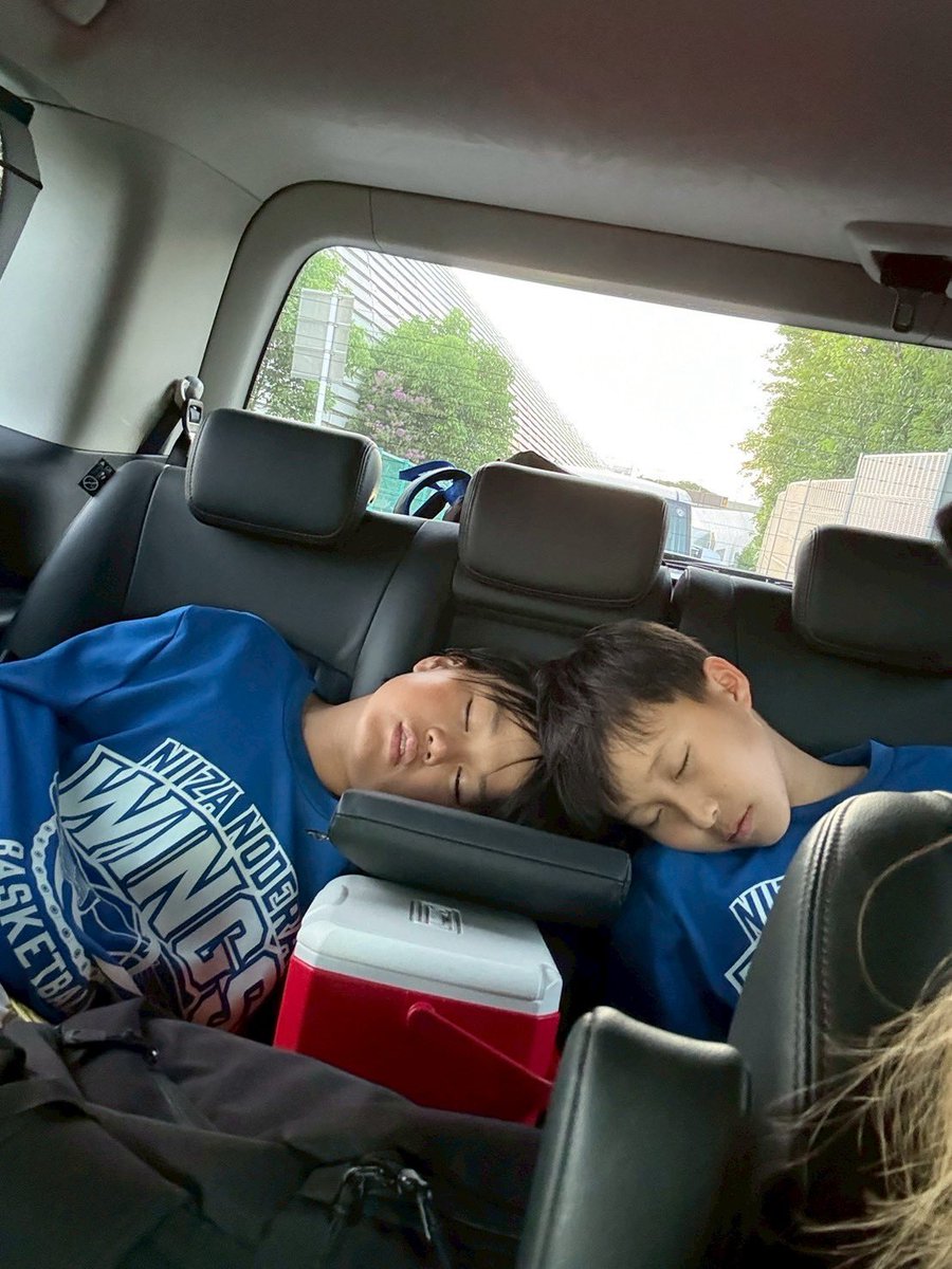 nWINGS_official's tweet photo. 【男子】
7/20-21 
越谷アルファーズ しらこばとカップ2025
友好の部

灼熱の体育館よりもバスケへの情熱が勝る、色んな意味でアツイ2日間でした！！
8人でよく頑張りました！
さすがに帰りはヘトヘト…

2日間交流頂いたチームの皆様、大会関係者の皆様、今年もありがとうございました🙇‍♂️ https://t.co/6AP5zMl4qy