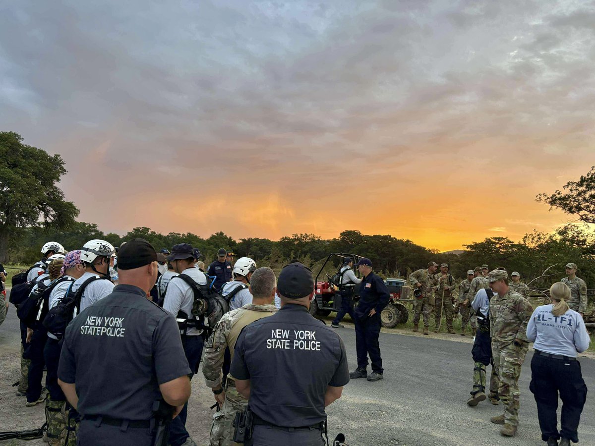 AVFDOEM's tweet image. UPDATE:  AFD deployment in support of the Kerrville flood response continues .  AFD is tasked with providing medical care for other first responders on scene and that includes the four-legged team members as well. 😇❤️