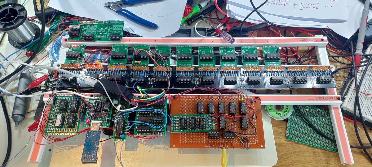 matseng's tweet image. I don't spend as much time as I'd like on this discrete logic USB device, but now the packet type decoder and a reply sequencer are added and debugged. It can now capture the device address sent by the host during enumeration. This is only the rx, I hope to finish the tx as well.