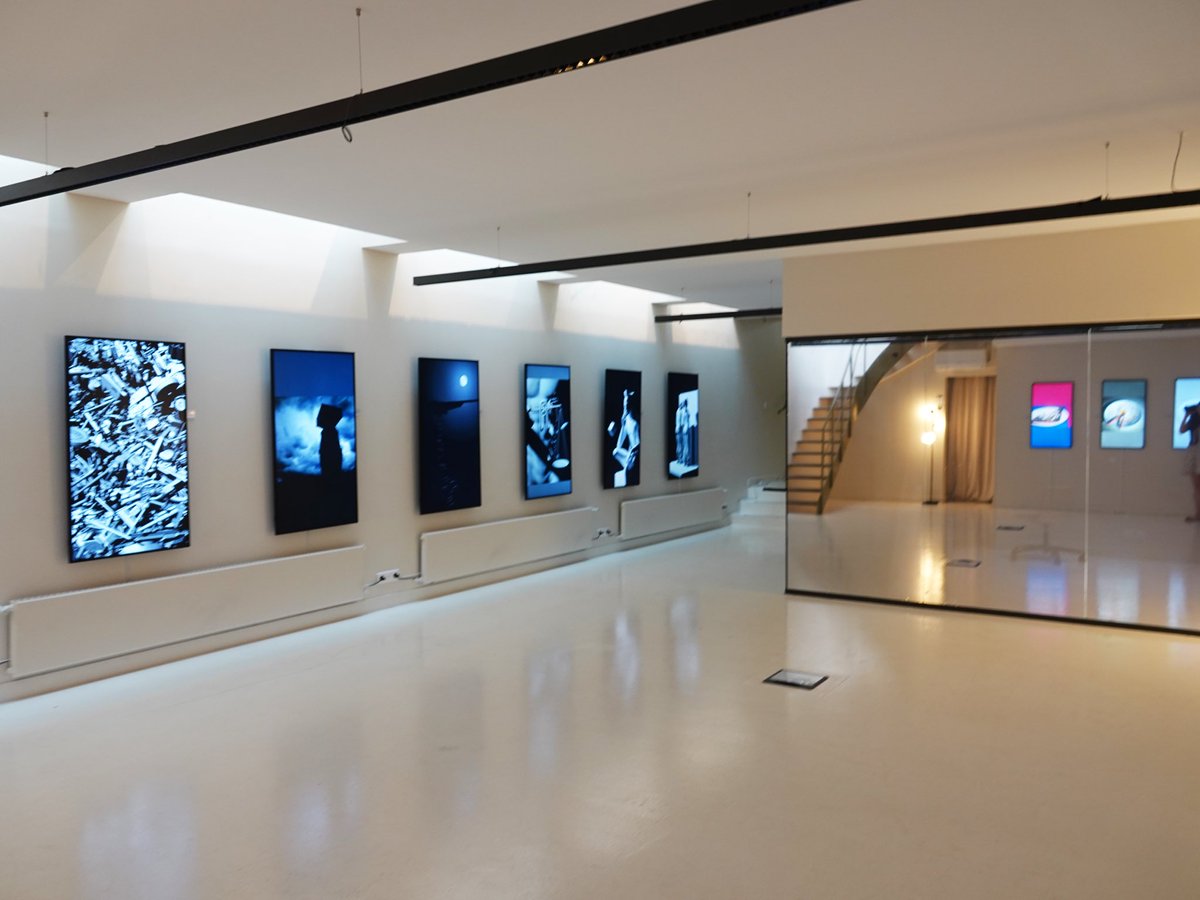 ArtverseParis's tweet image. gm 🤍

“HOLOÏSME: From the Invisible to the Visible” by Yi Inchul. 🖼️

An exhibition that showcases the revival of traditional political art through digital media, emphasizing resistance and social responsibility. 

👇👇👇