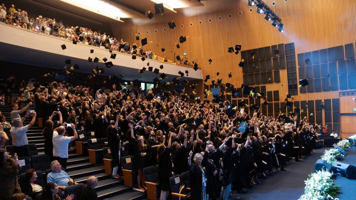 IsraelenFR's tweet image. Faites connaissance avec les nouveaux docteurs d’Israël !
361 nouveaux titulaires de doctorat viennent d’être diplômés de l’Université de Tel-Aviv, allant de prodiges de la chimie âgés de 23 ans à des spécialistes de l’histoire juive de 79 ans.
Ils façonnent déjà l’avenir de la…
