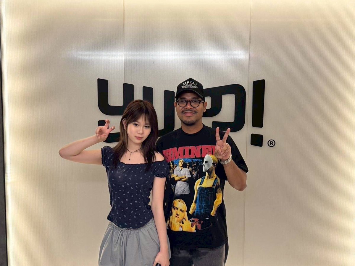 ทางบ้านขอเป็นตัวแทนของ Flowers ทุกคนในการขอบคุณ พี่ยัป! <a href="/officialyupp/">YUPP!</a> ที่จัดกิจกรรมดีๆ ให้พวกเราได้ฟังเพลงของสาวน้อยตัวเล็กพริกขี้หนูคนนี้ก่อนใคร พวกเราจะตั้งตารอเพลงใหม่ของ Krista ที่จะเปิดตัวในเร็วๆ นี้อย่างใจจดใจจ่อเลยค่ะ!
#KristaShim #คริสต้าชิม #Flowersforkrista