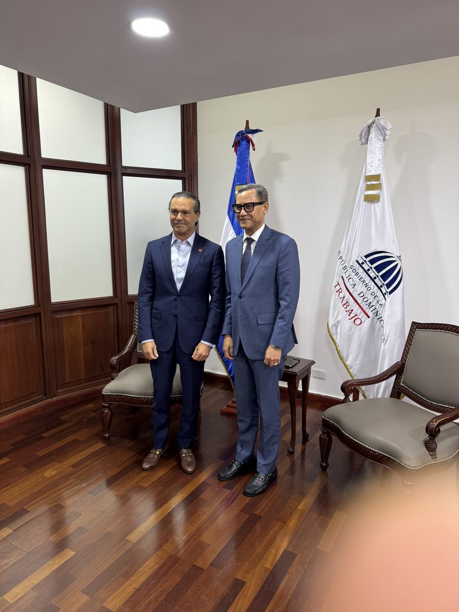 Agradecemos al Ministro de Trabajo @eddyOlivares14 por una constructiva reunión donde desde @savechildrenrd compartimos los avances del Sello Empresa Libre de Trabajo Infantil ELTI-RD una iniciativa liderada por el Viceministerio de Trabajo Infantil y sectores vulnerables del