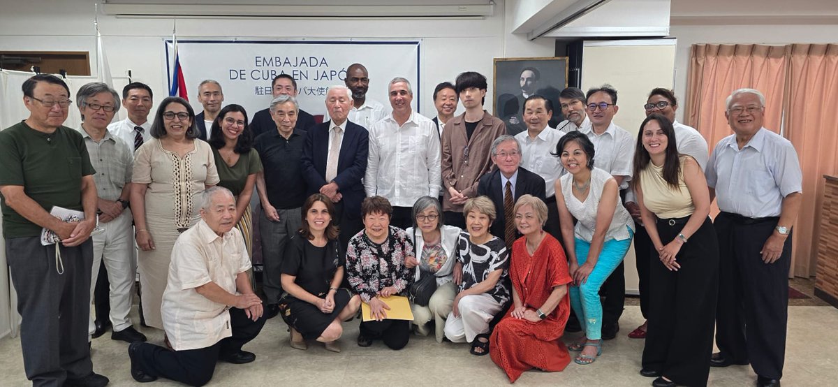 En mí primer día de visita a Japón  para participar en el día Nacional de Cuba, en la Exposición Universal, Osaka 2025, sostuve un emotivo encuentro con miembros de organizaciones japonesas de amistad con #Cuba.