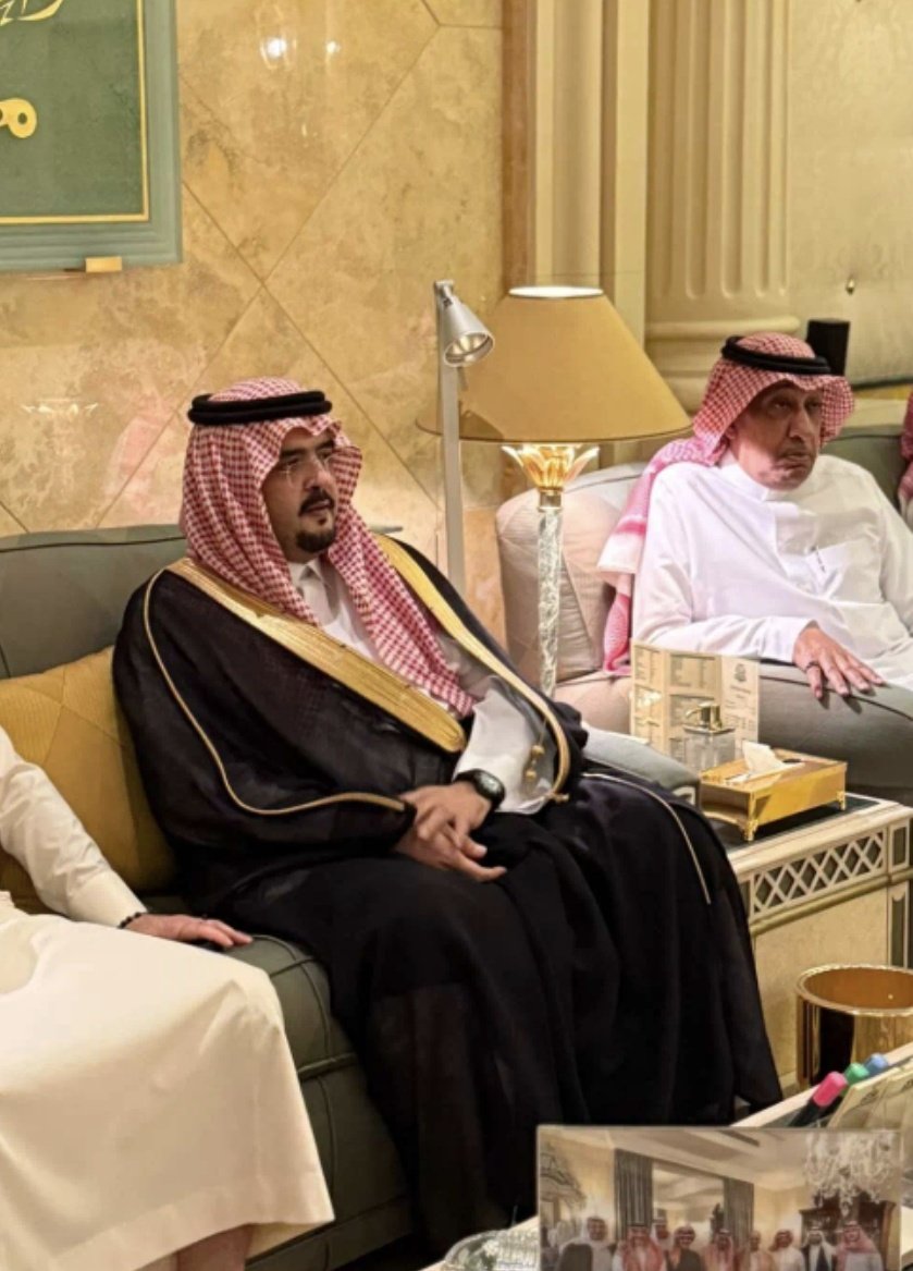 الأمير #عبدالعزيز_بن_فهد
والأمير يوسف بن سعود، حفظهما الله،
في عزاء الأمير الوليد بن خالد بن طلال، رحمه الله.