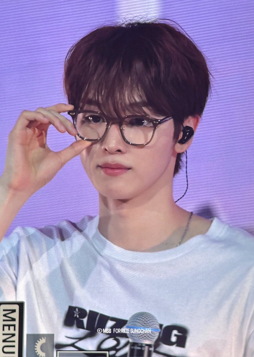👓🤏🏻