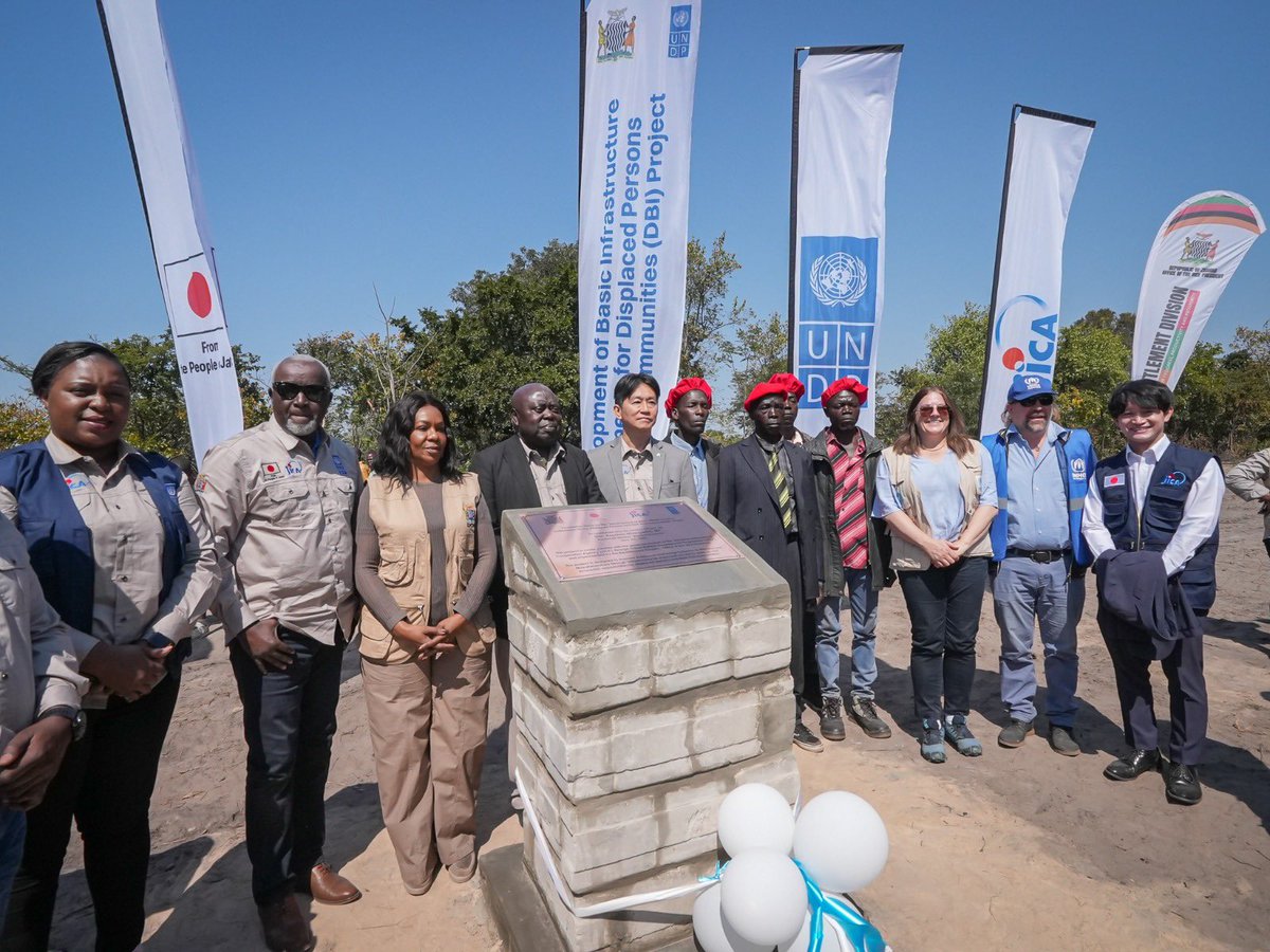 UNDPZambia's tweet image. 🛣️Roads
💧Water Points
🏥📚Health & Education Facilities
💪Resilience for 42,000+ people
Today’s groundbreaking ceremony for the Development of Basic Infrastructure project sets the stage for inclusive + climate-smart development in Mayukwayukwa & Meheba, thanks to JICA 🇿🇲🤝🇯🇵