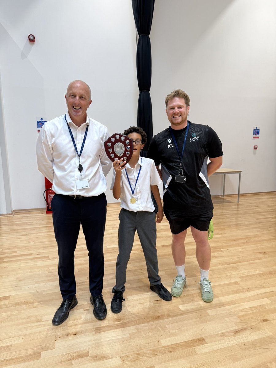 RiverAcReading's tweet image. And we finished by celebrating our Sports Day and Inter-House winners: KENNET!! #WorkHardPlayHard