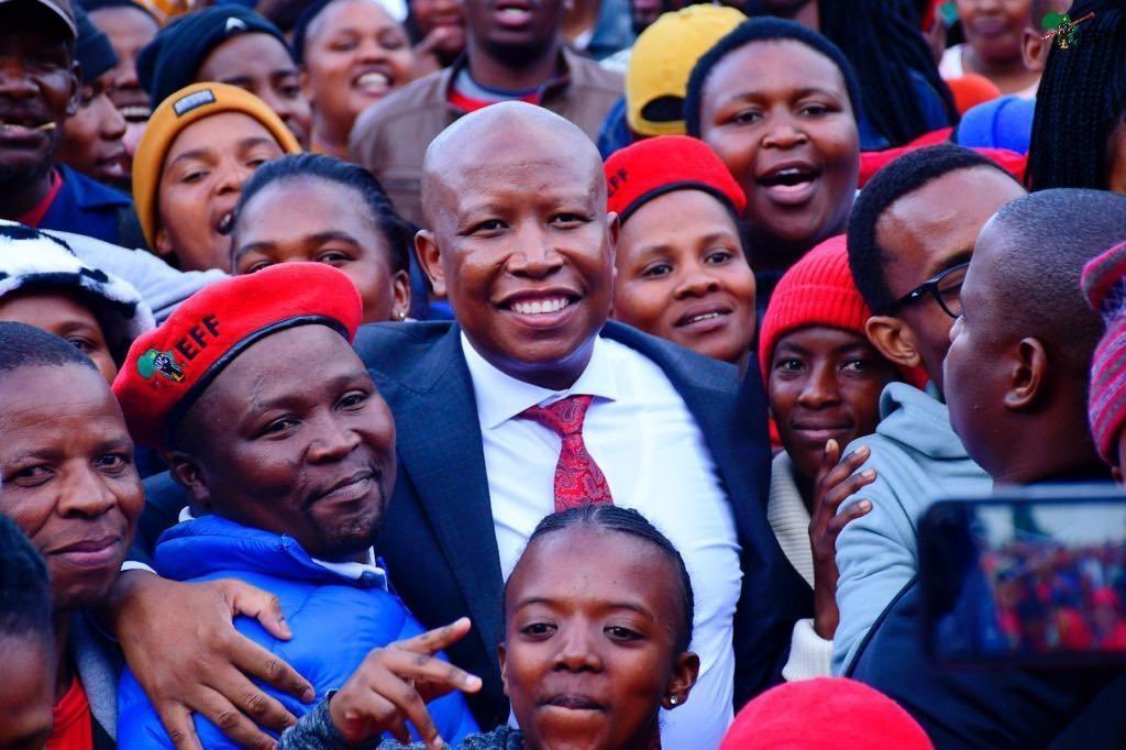 sizwethefighter's tweet image. A leader who loves Black people π€β€οΈπ€β€οΈπ€β€οΈ