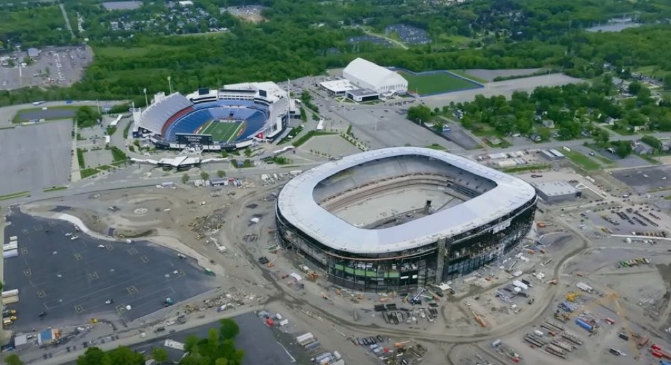 NFLFrance's tweet image. 🏟️ Le @HighmarkStadm à gauche du nouveau stade des Buffalo Bills, qui sera terminé pour la saison 2026 ! #BillsMafia
📸 @BuffaloBills Embedded