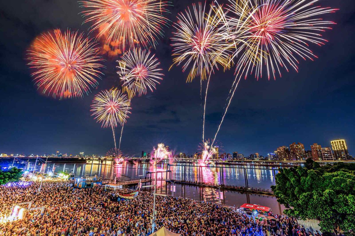 TWIndia2's tweet image. Taipei Summer Festival returns Aug 6–30 with epic fireworks, Toy Story-themed streets, live music & more! Don’t miss Taiwan’s biggest finale yet on Aug 30
#TaipeiSummerFestival #ToyStory #Fireworks #TaiwanEvents #Dadaocheng #BuzzToTaipei