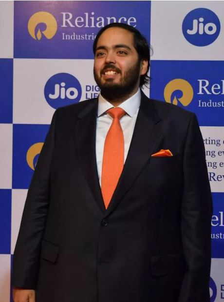 Trump_Police's tweet image. 🚀 Reliance Retail Sets New Benchmarks in Q1 FY26!
With a staggering ₹84,171 Cr in revenue (📈 11% YoY growth), the retail giant tightens its grip across all channels — online, offline & omni!
🛍️ Store footprint expands beyond 19,500+
🥦 Grocery and fashion emerge as the core…