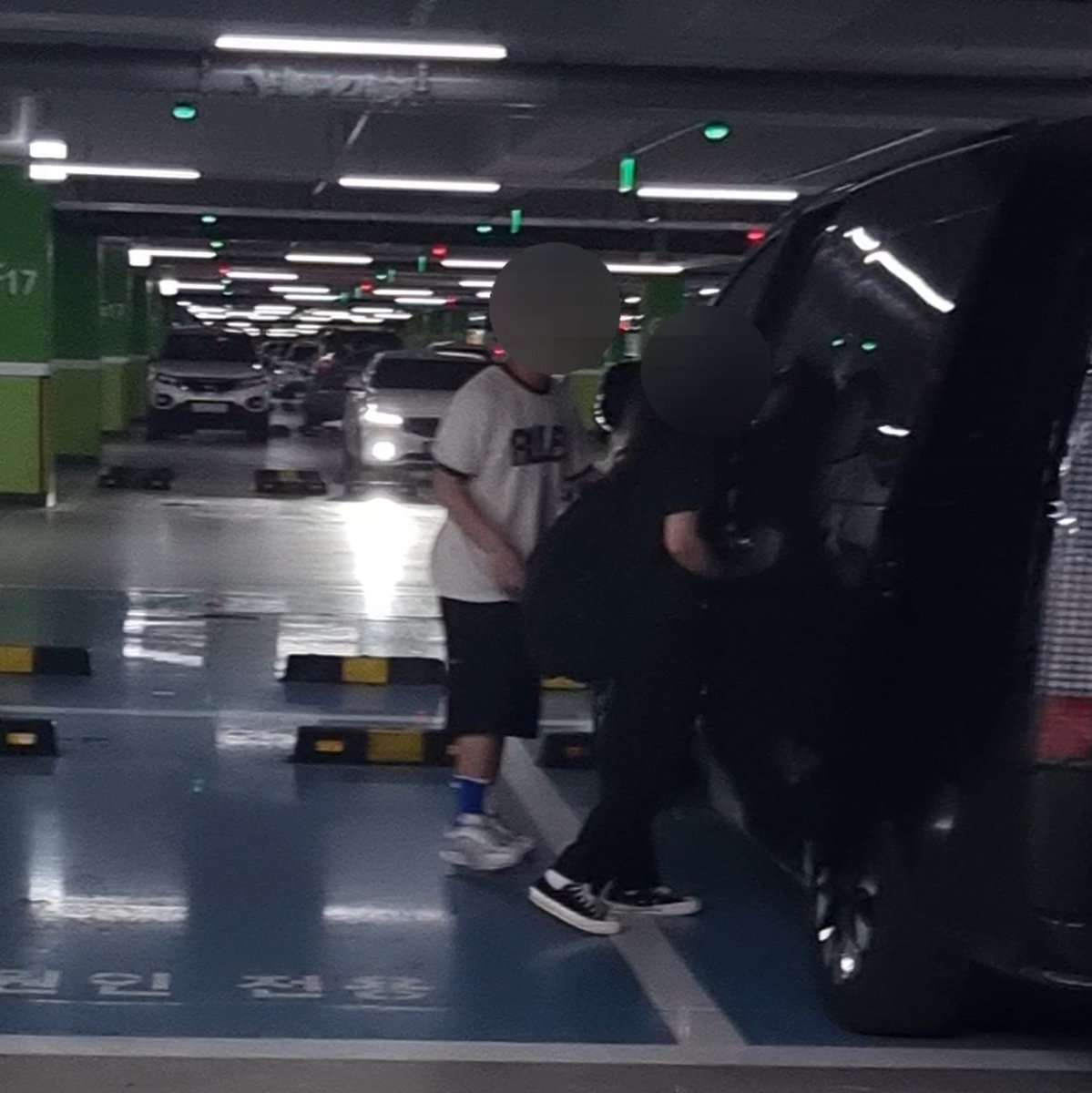 저번부터 제대로 선 넘으시네ㅋㅋㅋㅋㅋ
차에도 적당히 붙으세요