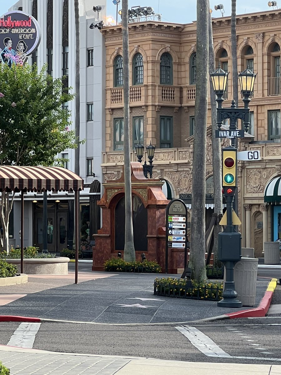 SpeculationMatt's tweet image. We have a new stage in Hollywood today! Stay tuned for a closer look after rope drop at 8:50! #HHN34 #HHN