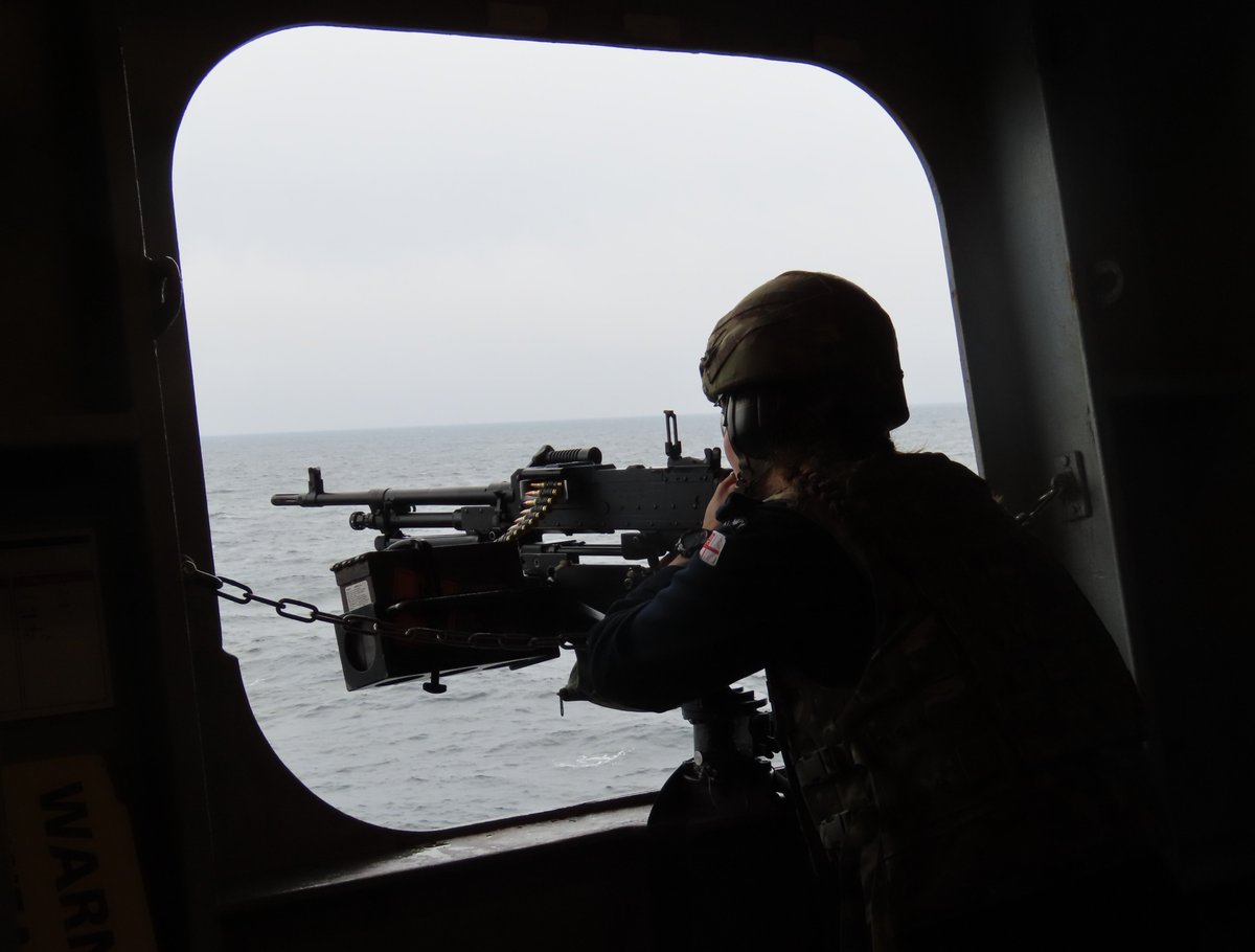 HMSQNLZ's tweet image. Back to basics.
Our GPMG teams keep their skills sharp with a gunnery serial at sea, using the famous 'killer tomato' as their target.