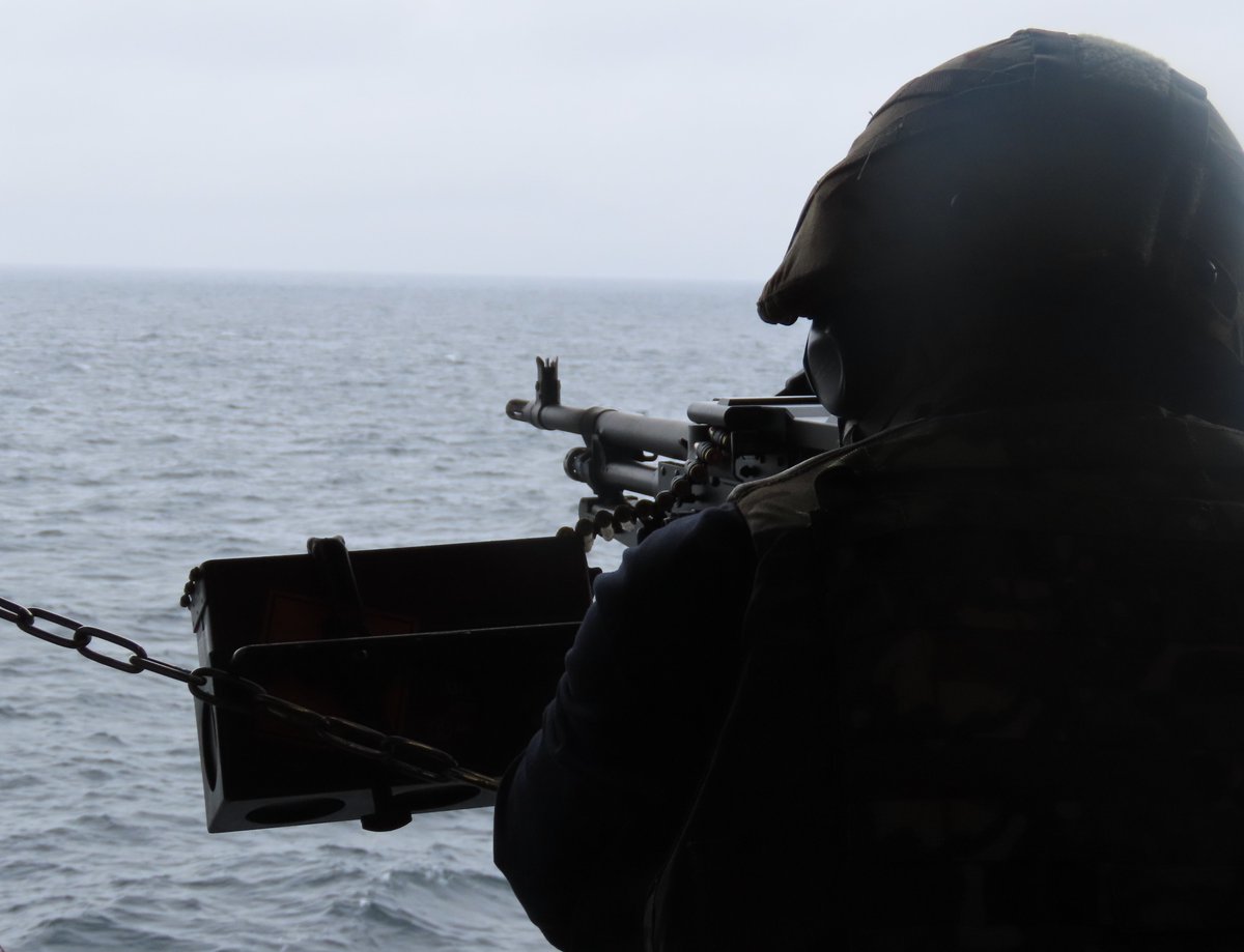 HMSQNLZ's tweet image. Back to basics.
Our GPMG teams keep their skills sharp with a gunnery serial at sea, using the famous 'killer tomato' as their target.