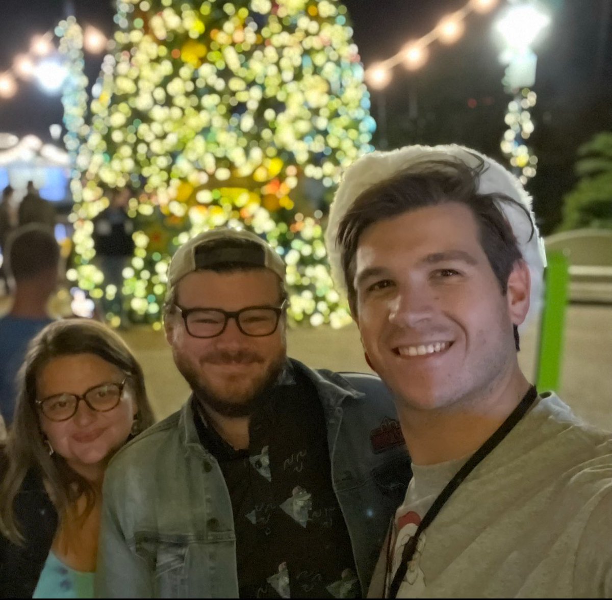 Jodicab22's tweet image. Happy birthday @mattfdz23! Happy you showed up on Twitter one day and then we became friends, from SW events to the weird days of Fireball! 🤣 Hope you get to have a kick ass espresso martini or some fun today!