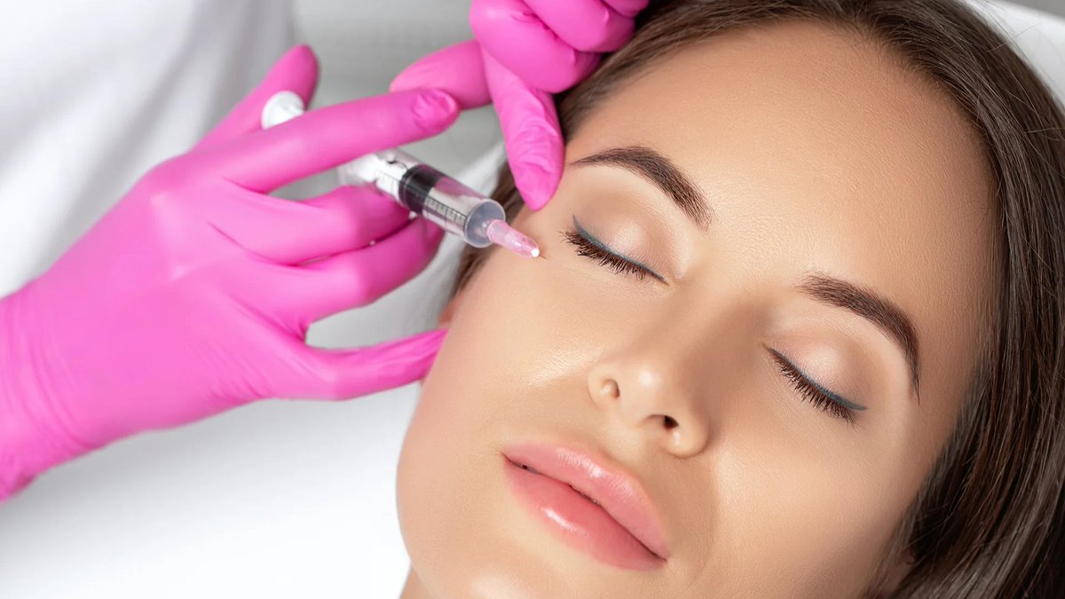 Market_Reports's tweet image. 💉 In the era of #AestheticWellness and self-care, #DermaFillers have become a go-to solution. The derma #fillers market is booming as more people opt for non-invasive #CosmeticProcedures to rejuvenate skin, smooth wrinkles, and enhance facial contours: bit.ly/4lHFvpm