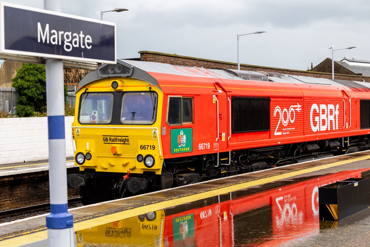 NetworkRailSE's tweet image. Over a thousand people visit Inspiration train over two days at Margate station
The visit of a special #Railway200 exhibition train attracted over 1,000 people during its two-day stopover at Margate station on Sunday 20 and Monday 21 July, showcasing the jobs and careers that…