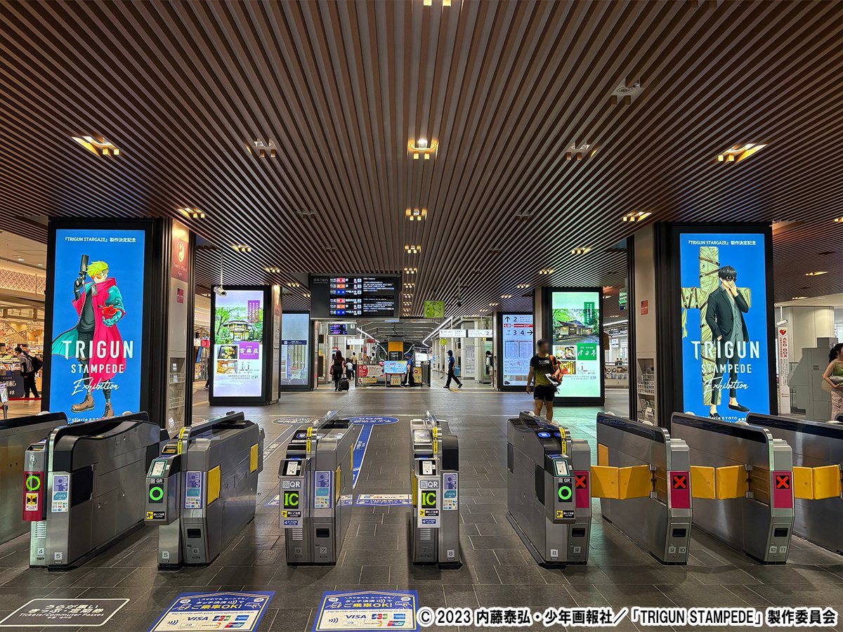 trigun_ex_2025's tweet image. /
#TRIGUN展 京都会場
駅広告掲示中!!
\
7/23~7/29の期間限定で
近鉄京都駅で特大広告掲示中🌪
※駅及び駅係員へのお問合せはご遠慮ください
※ご鑑賞の際は通行の妨げにならないようご配慮ください…