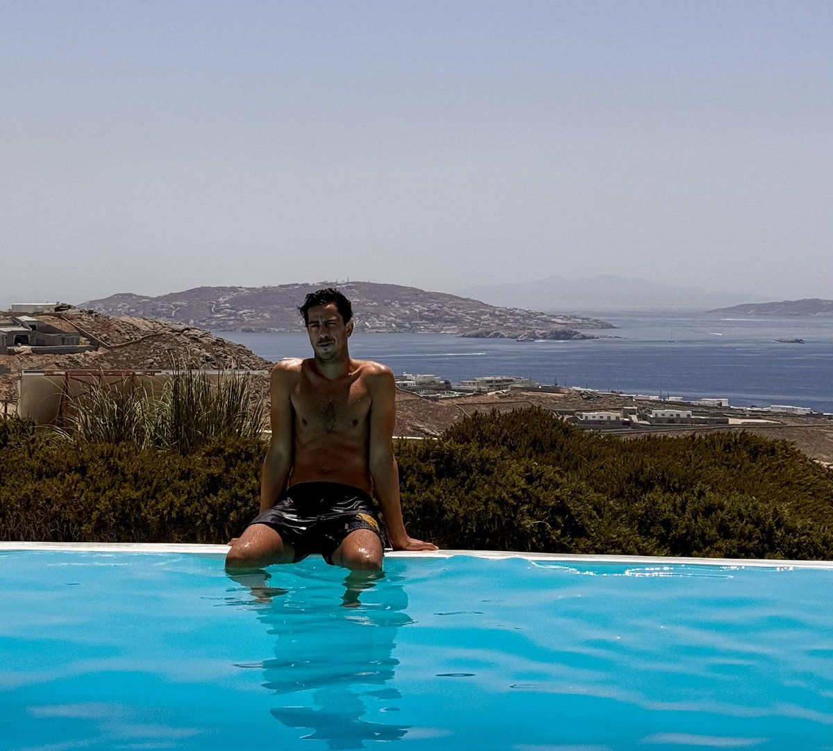 Carlitoswa_y's tweet image. Quality of life
My favourite part of working in web3 is that I can literally do it from anywhere, at the times I choose.
No 9-5, no office, no boss.
I have always been very transparent with my investments. Expecting the market to peaq in 3-6 months.
If your bags ain’t…