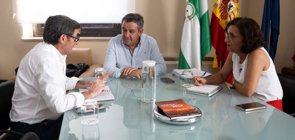 🤝 El director del #IAAP, José Loaiza, y la jefa de Innovación, María José López, han mantenido un encuentro con el jefe del Servicio de Innovación de la Secretaría General de Salud Pública e I+D+i en Salud, Manuel J. Garrido.