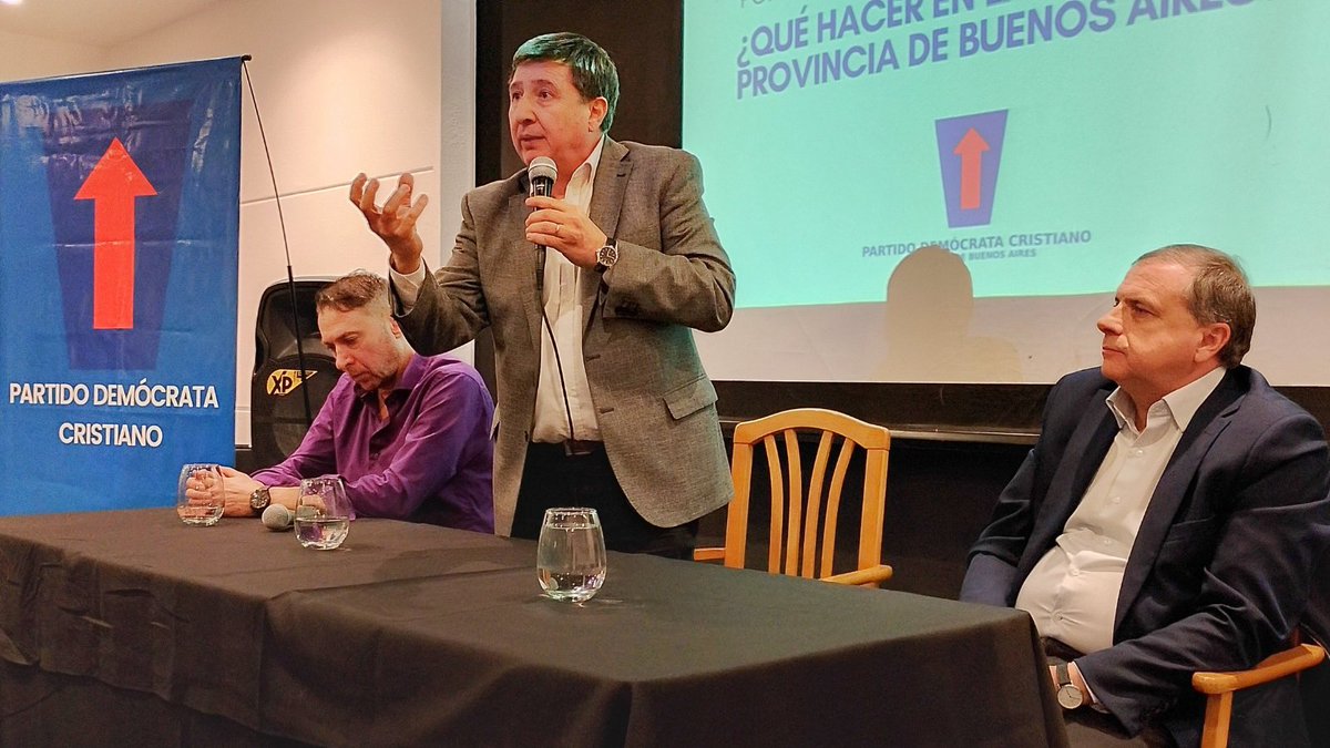 LicDanielArroyo's tweet image. Necesitamos una política con una visión humanista. Compartimos un diálogo abierto con el diputado nacional @juanfbrugge y Pablo Vázquez (Democracia Cristiana PBA). Presenté 7 propuestas claras para la provincia, con eje en las familias, la educación y la seguridad.
