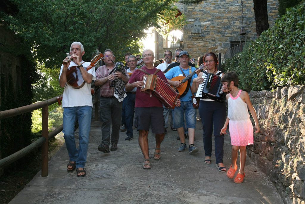 arainfonoticias's tweet image. La Ronda de Boltaña compartirá lo suyo amor per la mosica y Aragón en o segundo d'os ‘Conciertos del Agua’: arainfo.org/?p=311012
👉 Será este sabado 26 de chulio en l'anfiteatro d'a Ciudat de l'Augua de Exeya a las 22:30