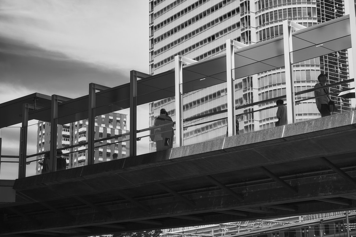 zauber2011's tweet image. Reflections of Transit

#StreetPhotography #UrbanReflections #MonochromeMood #CityGeometry #EverydayPoetry　#毎スナ　#モノクローム散歩