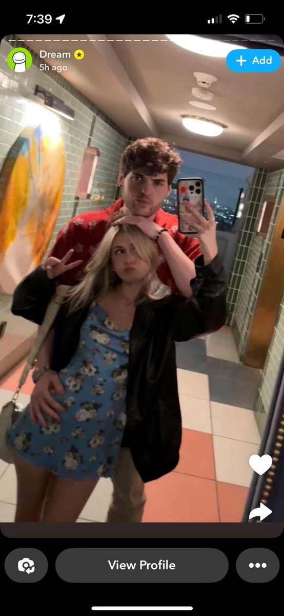 Zoanamama's tweet image. Ik he’s irrelevant but the one time I looked on his Snapchat this is what I saw