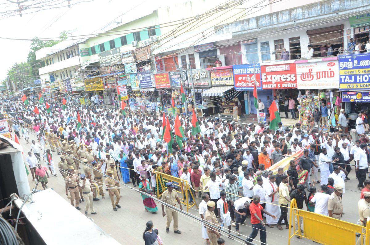 DrKrishnasamy's tweet photo. திருநெல்வேலியில் தாமிரபரணி தியாகிகளுக்கு வீர வணக்க பேரணி!
#தாமிரபரணி_படுகொலை https://t.co/Xp92yx655q