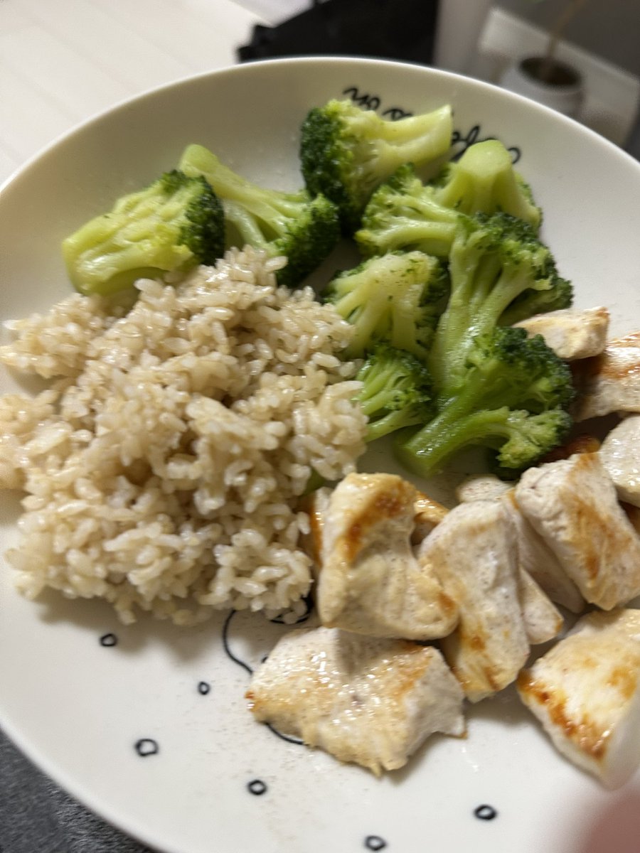 tora0610__'s tweet photo. 食事管理の為に写真撮ってたけど、脳がブロッコリーになるのでやめました https://t.co/j2H9KUlyeZ