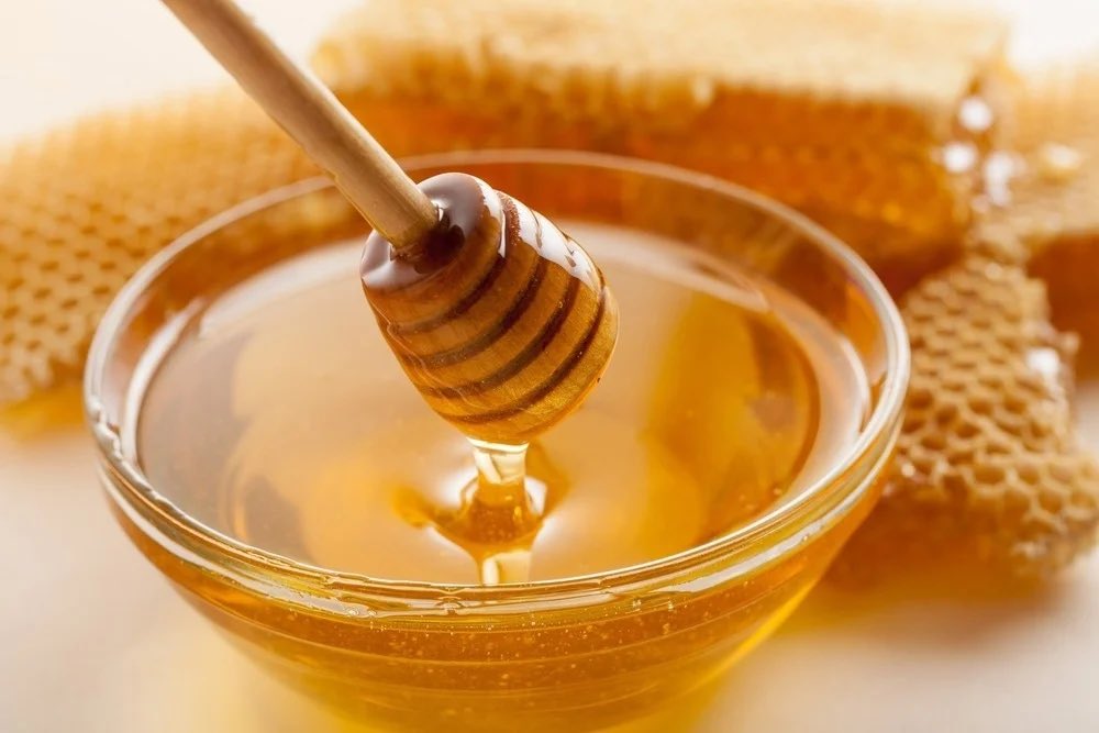 Brooke_Lin1's tweet image. seriously why does every image of honey include this I don’t think i’ve ever seen one in person