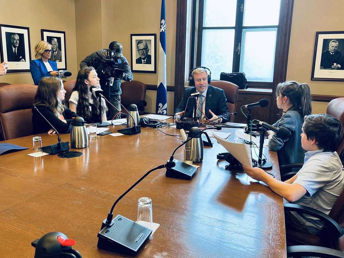 mlevesquecaq's tweet image. Je suis fier d’annoncer, au nom de mon collègue @lacombemathieu , ministre responsable de la Jeunesse, qu’un montant de 115 500$ par année sur une période de trois ans a été octroyé à l’organisme Radio-jeunesse. Ce financement permettra aux jeunes d’explorer les différentes…