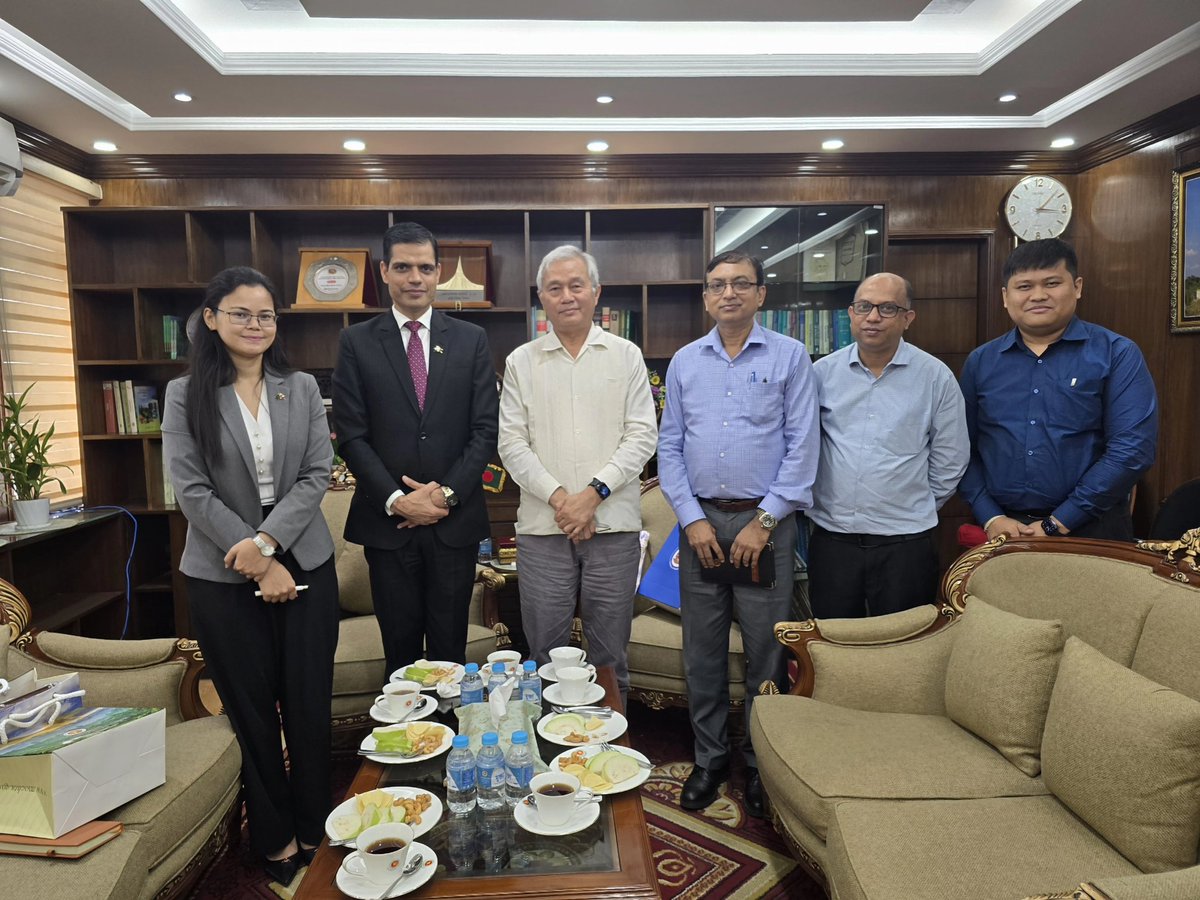 Nepal in Bangladesh (@nepalinbgd) on Twitter photo Ambassador <a href="/gsbhandaari/">Ghanashyam Bhandari</a> called on the Adviser for Chittagong Hill Tracts Affairs H.E. Mr. Supradip Chakma this afternoon.
During the meeting, they exchanged views on a wide range of issues of mutual interest including trade, connectivity, energy and people-to-people contacts. Ambassador <a href="/gsbhandaari/">Ghanashyam Bhandari</a> called on the Adviser for Chittagong Hill Tracts Affairs H.E. Mr. Supradip Chakma this afternoon.
During the meeting, they exchanged views on a wide range of issues of mutual interest including trade, connectivity, energy and people-to-people contacts.