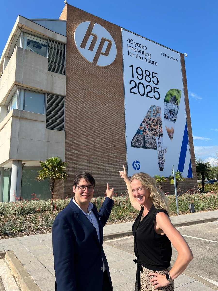 USembassyMadrid's tweet image. Ayer, con el @USConsulateBCN, celebramos el 40 aniversario de @HP Barcelona: cuatro décadas de innovación, excelencia tecnológica y contribución a la prosperidad compartida entre Estados Unidos y España.
De una fábrica local en 1985 a un referente global: HP representa lo mejor…
