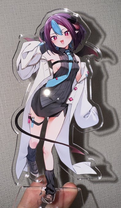 夏コミの新刊セット用にイオちゃんアクリルスタンド作った✌️
かわいいな!? 