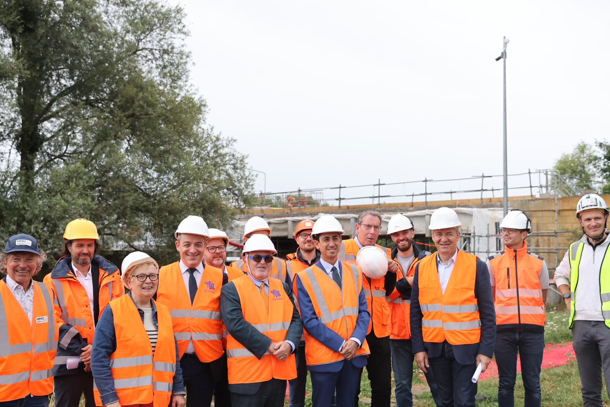 Nizar AZOUZ, sous-préfet de Toul, s’est rendu hier après-midi sur le chantier de rénovation du pont de la Moselle à Gondreville aux côtés de Raphaël ARNOULD, maire de la commune, de Jean-François HUSSON, sénateur de Meurthe-et-Moselle, de Rose-Marie FALQUE, présidente de