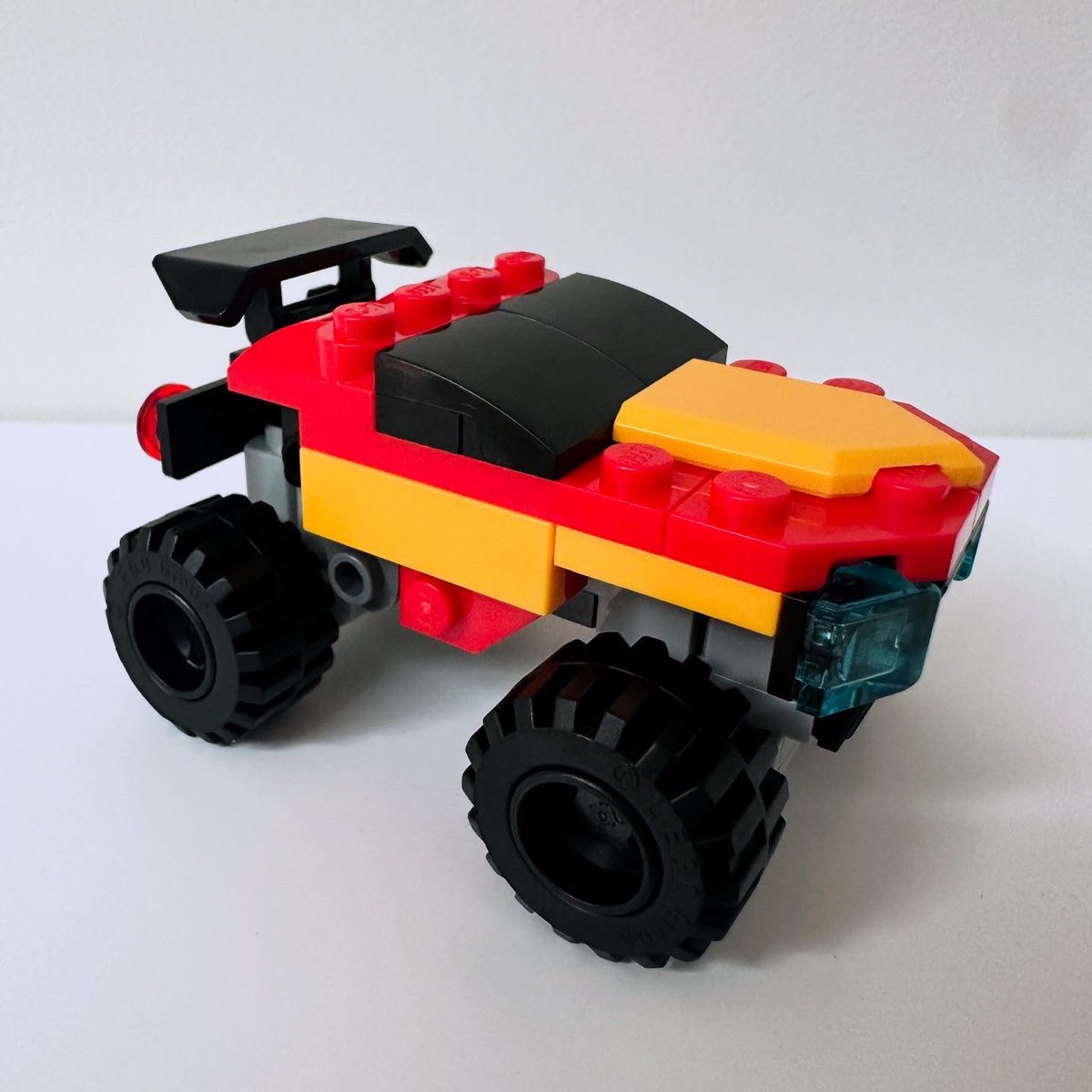 faelpontopt's tweet image. When I'm not creating content, I love building Legos, especially the small ones.