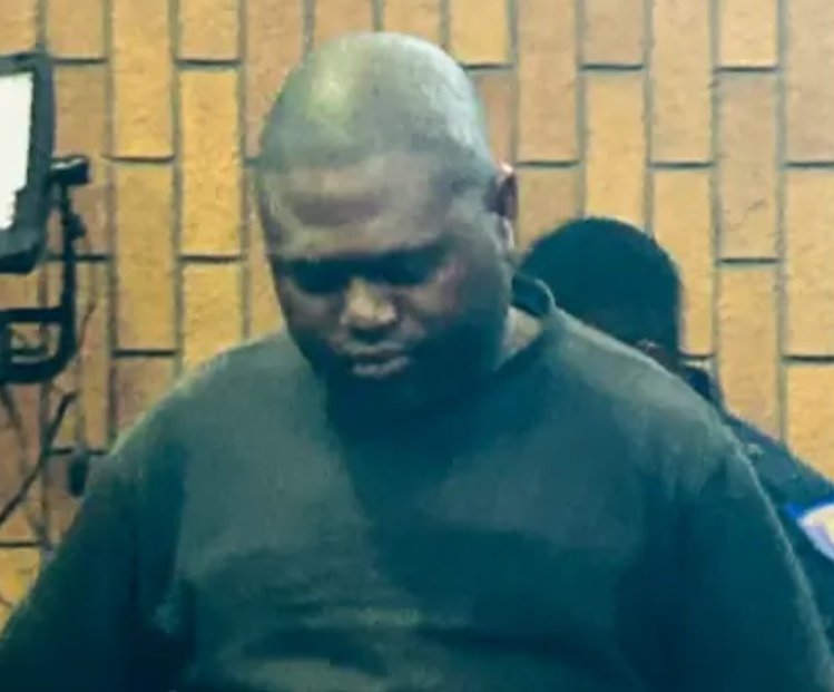 AmukelaniMoyani's tweet image. Our justice system is broken....the murderer of Ekurhuleni Auditor is out on bail for another murder! Is there any other country where getting bail is as easy as in South Africa?