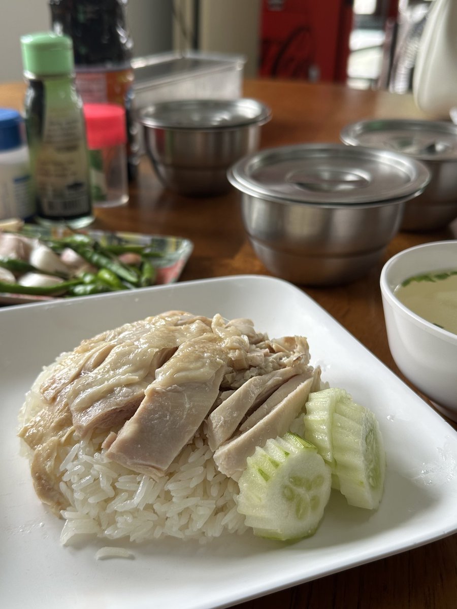 m_a_e_chan's tweet photo. 無事帰国！！！！
虎を触ってみたり、ドリアンを食べてみたり、、、非日常最高だったな🥹

また旅行行けるように切り替えて頑張ります✊🏼 https://t.co/8v7H5BbWtf