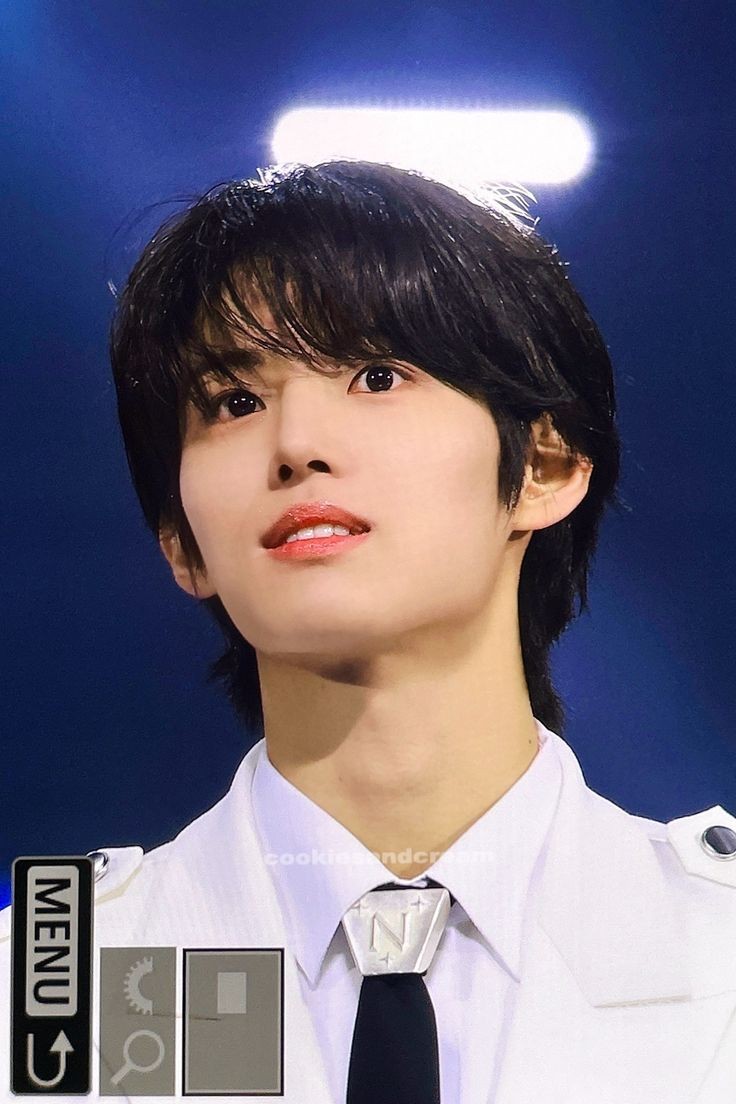 Kami tidak akan bisa melupakan kenangan dan kasih sayang yang hangat selama kami menghabiskan waktu satu bulan lebih disini.” Ucap Yasa sembari menatap ke penjuru tempat, Yasa tersenyum getir.